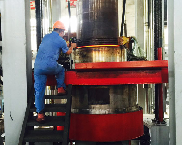 高速拉絲制釘機器.